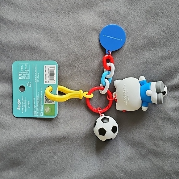 Hello Kitty Keychain - Picture 2 of 9